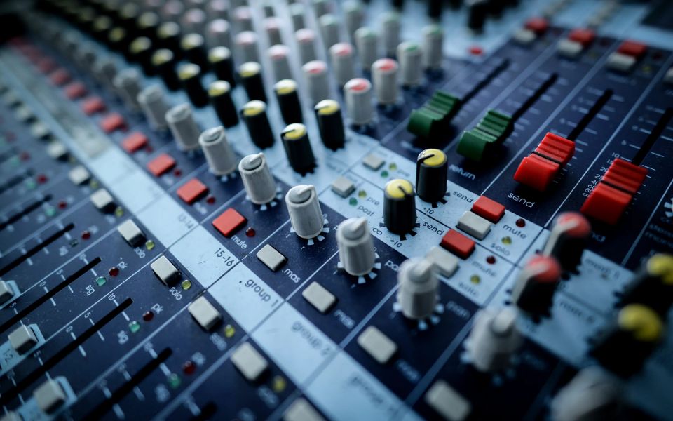 Монтаж  звукового оборудования